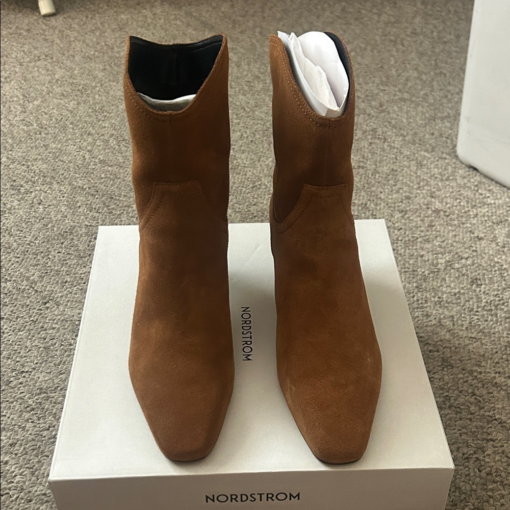 Nordstrom tan/nutmeg suede ankle boot size 7